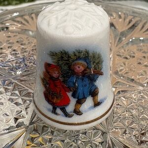 Vintage 1981 Avon Christmas Thimble - Japan